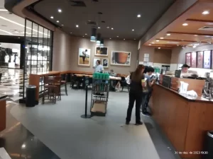 Starbucks - Bourbon Shopping