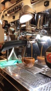 Madeira e Cobre Café & Coworking