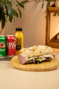 combinado pastrami na baguete sa