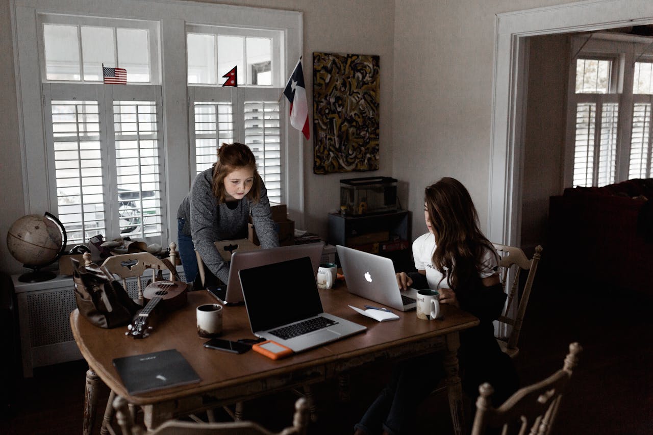 Home Office para Duas Pessoas: Como Otimizar Espaço